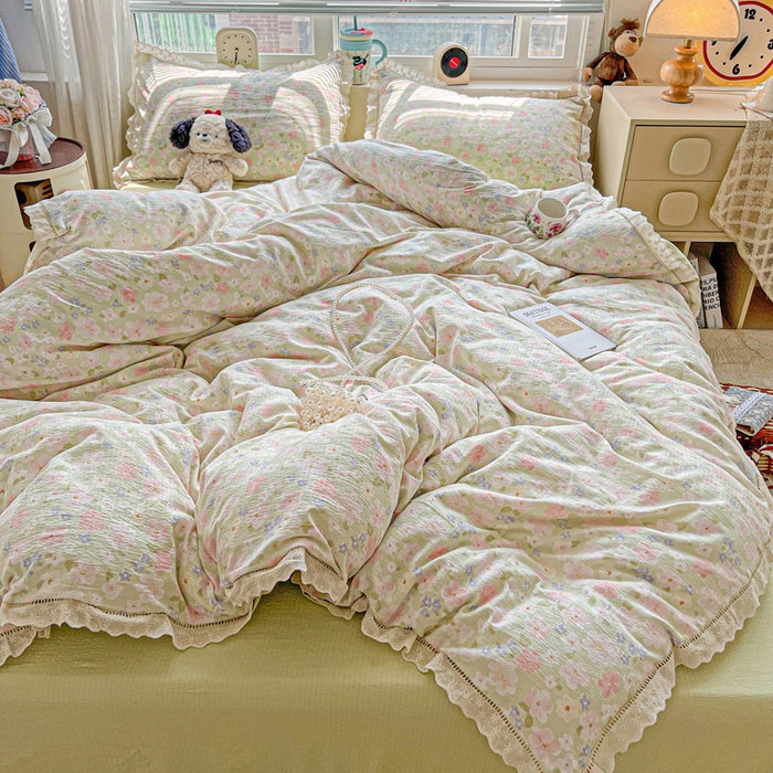 91家纺网 家纺一手货源 找家纺 仟网汇 2025新款云感皱皱双层纱全棉花边四件套 莱茵河畔