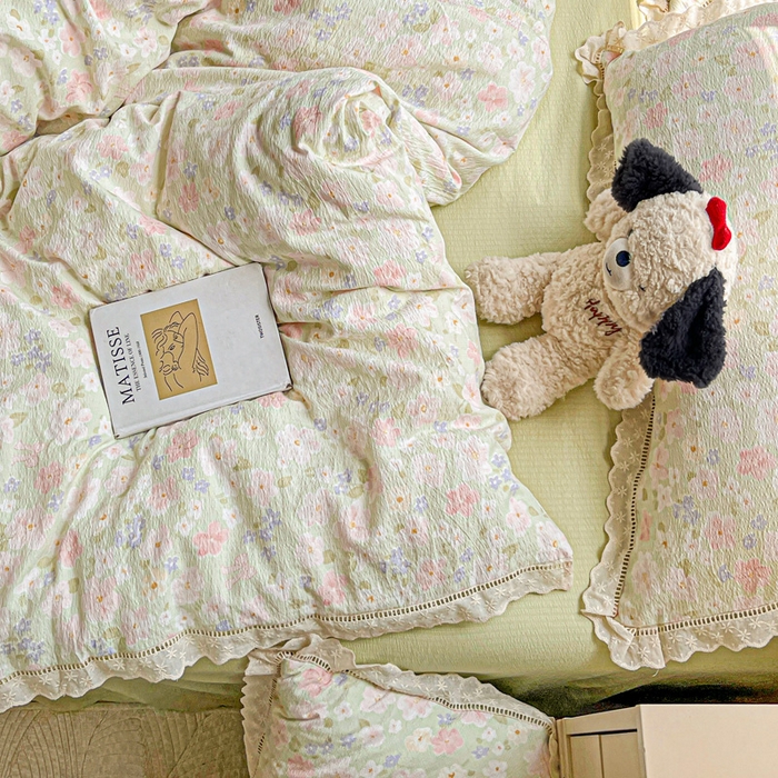 91家纺网 家纺一手货源 找家纺 仟网汇 2025新款云感皱皱双层纱全棉花边四件套 莱茵河畔