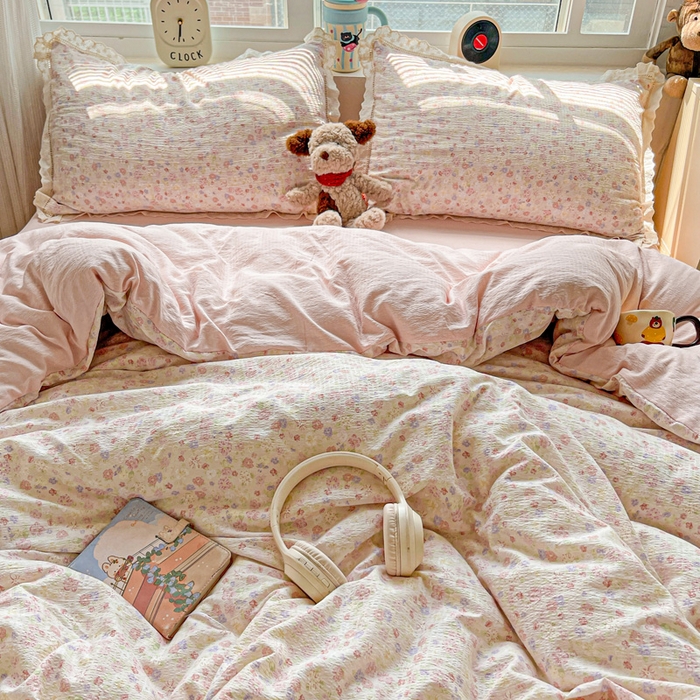 91家纺网 家纺一手货源 找家纺 仟网汇 2025新款云感皱皱双层纱全棉花边四件套 桃花诺