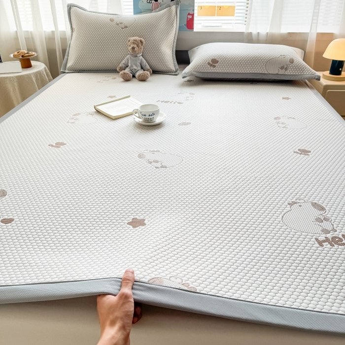 91家纺网 家纺一手货源 找家纺 水云缦 2025新款提花冰豆豆软席 卡皮巴拉-咖-条席款