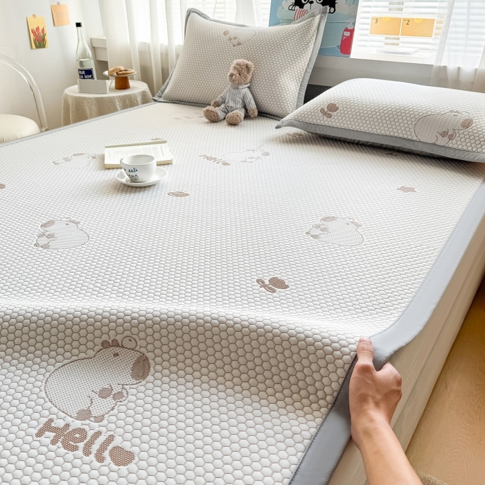 91家纺网 家纺一手货源 找家纺 水云缦 2025新款提花冰豆豆软席 卡皮巴拉-咖-条席款