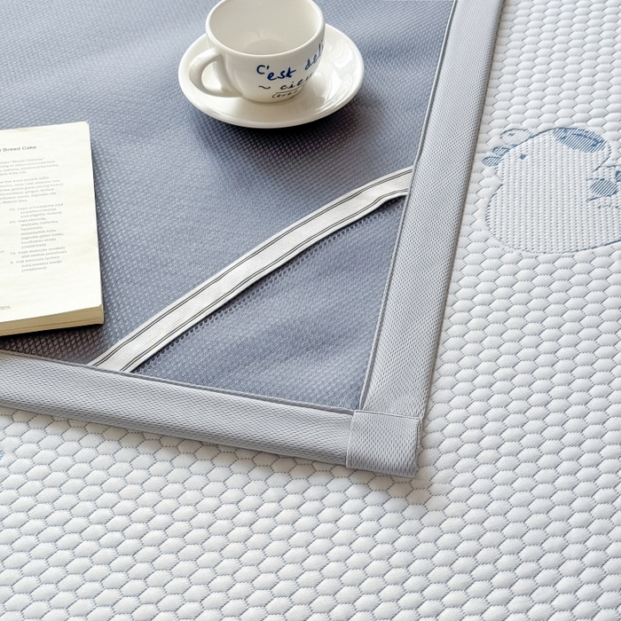 91家纺网 家纺一手货源 找家纺 水云缦 2025新款提花冰豆豆软席 卡皮巴拉-蓝-条席款