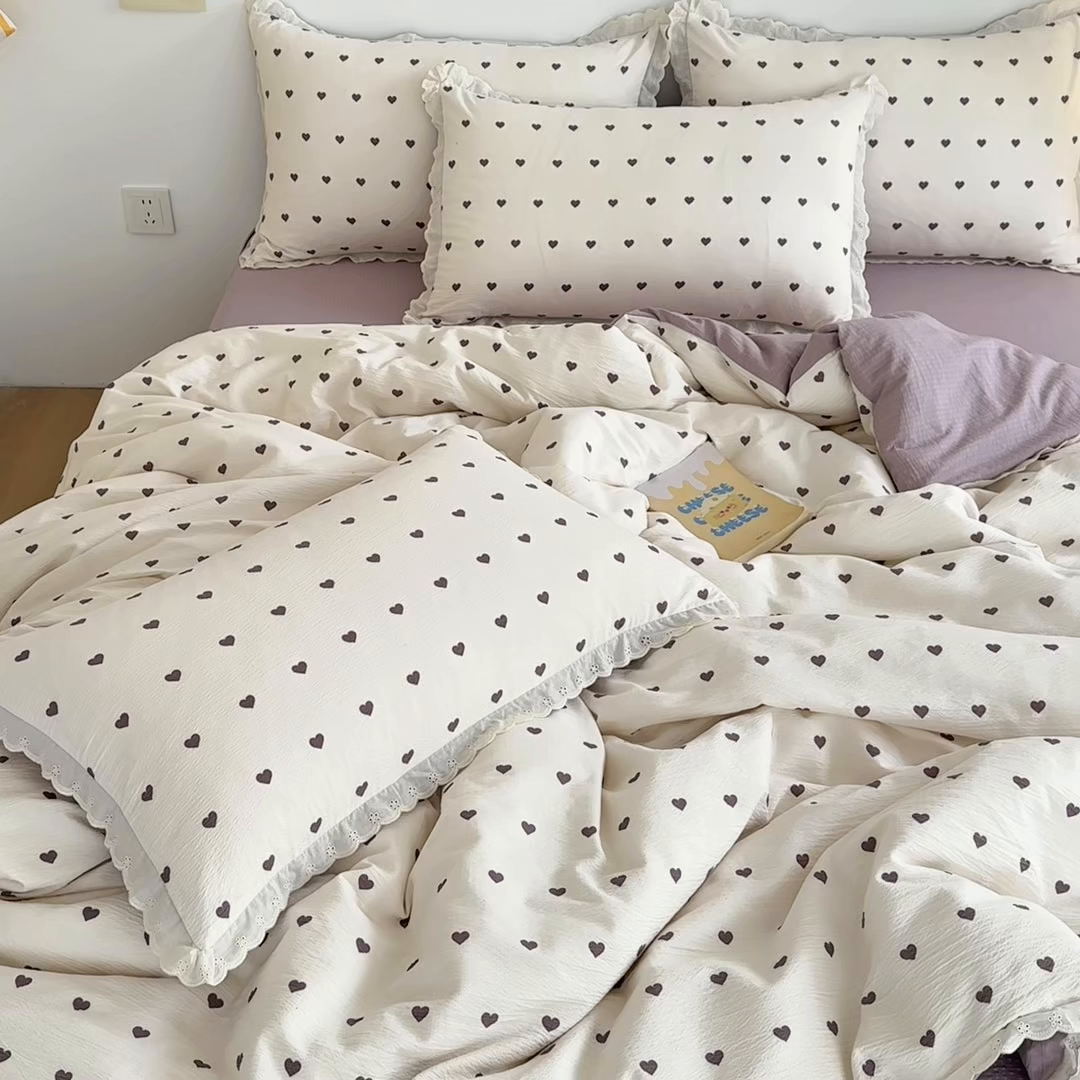 91家纺网 家纺一手货源 找家纺 斯卡诺家纺 2025新款纯棉花边双层纱四件套水洗棉四件套 紫爱心