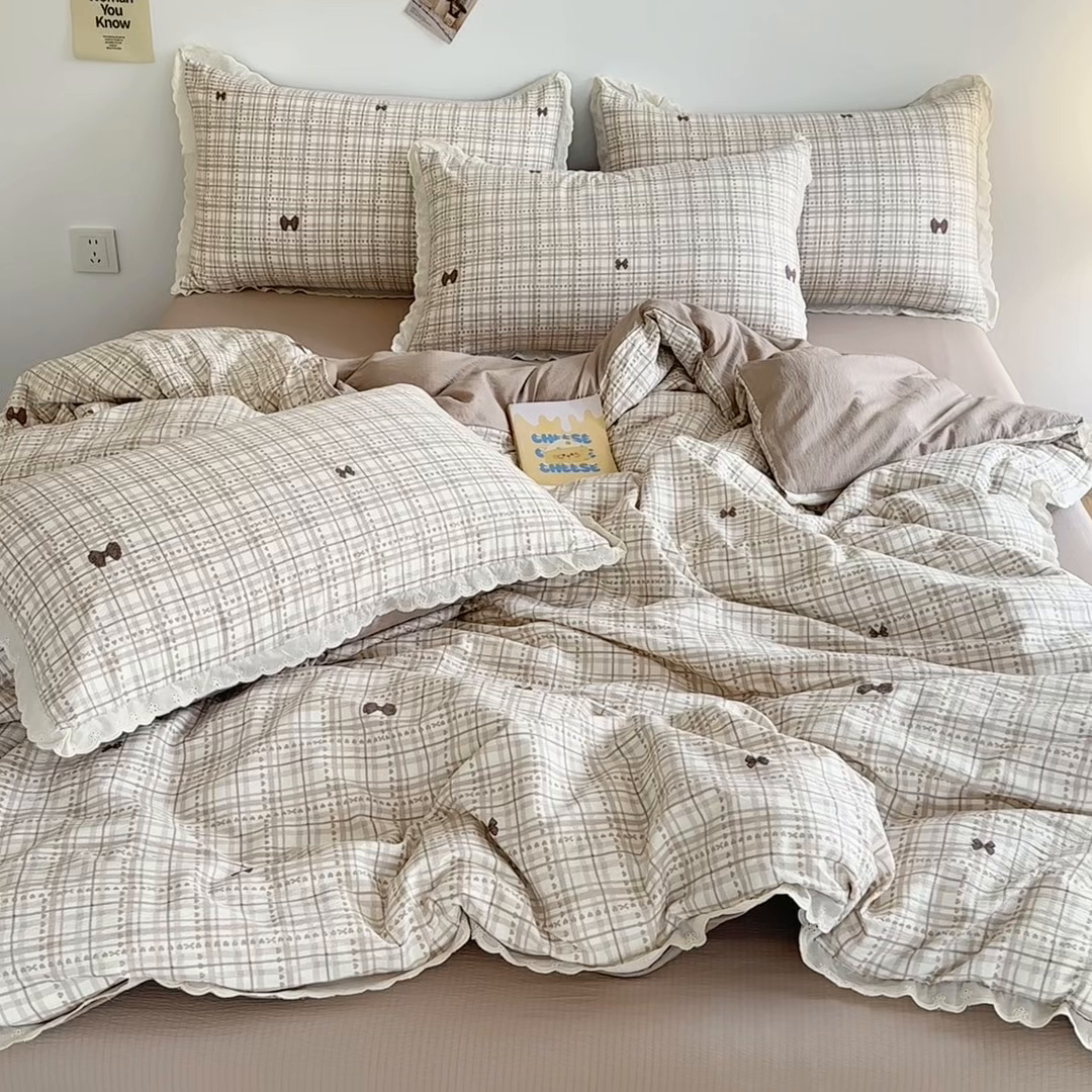 91家纺网 家纺一手货源 找家纺 斯卡诺家纺 2025新款纯棉花边双层纱夏被四件套水洗棉夏被四件套 蝶梦咖