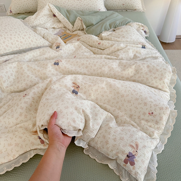 91家纺网 家纺一手货源 找家纺 斯卡诺家纺 2025新款纯棉花边双层纱夏被四件套水洗棉夏被四件套 花间兔