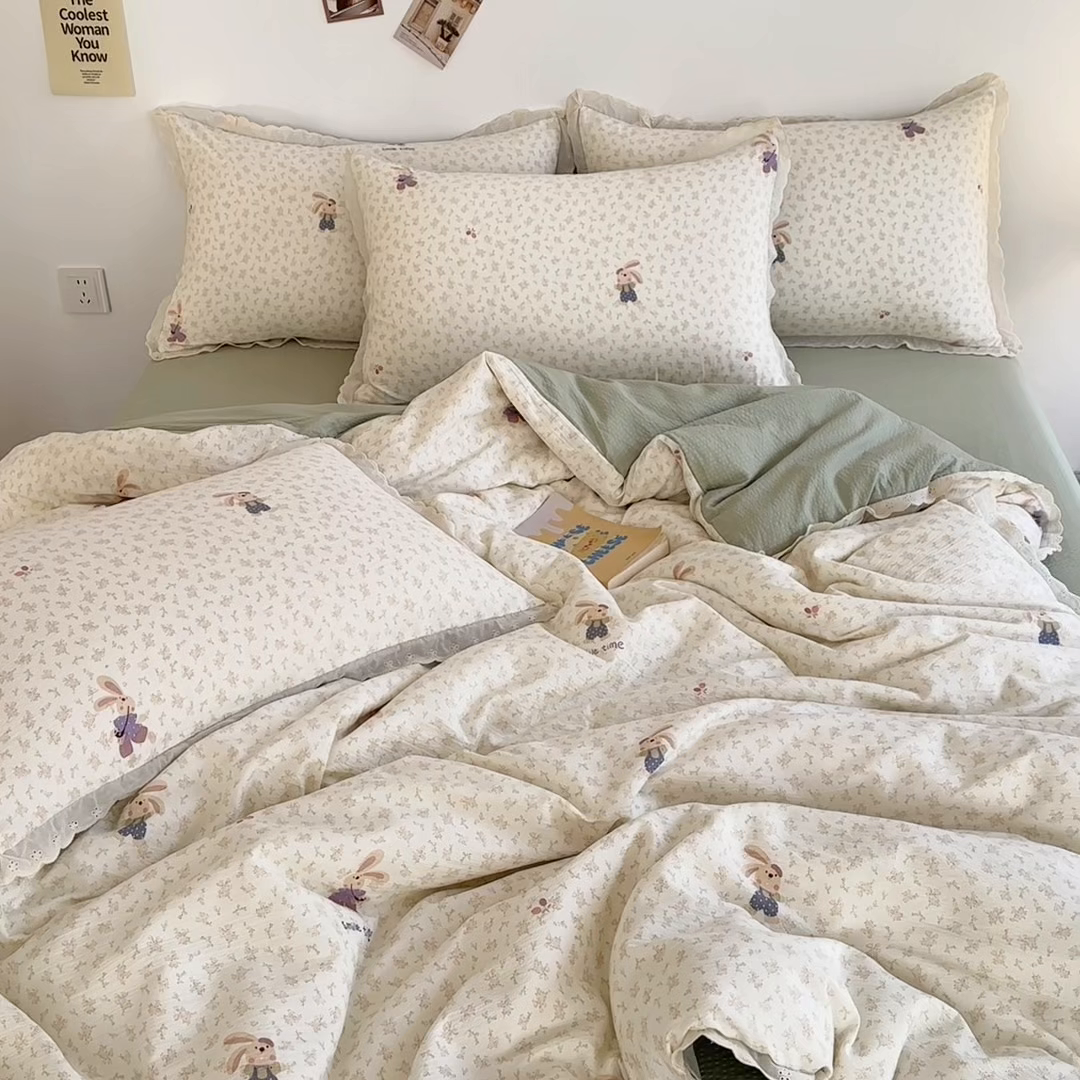 91家纺网 家纺一手货源 找家纺 斯卡诺家纺 2025新款纯棉花边双层纱夏被四件套水洗棉夏被四件套 花间兔