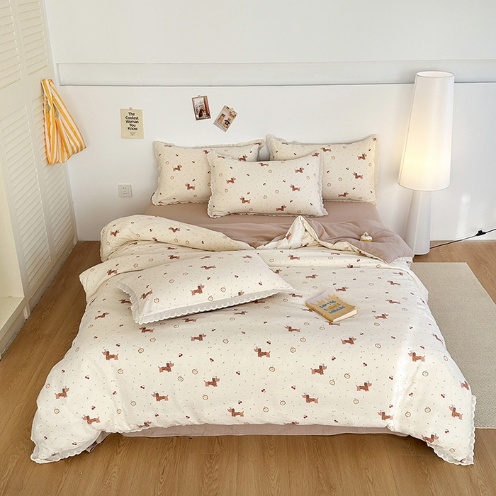 91家纺网 家纺一手货源 找家纺 斯卡诺家纺 2025新款纯棉花边双层纱夏被四件套水洗棉夏被四件套 腊肠狗