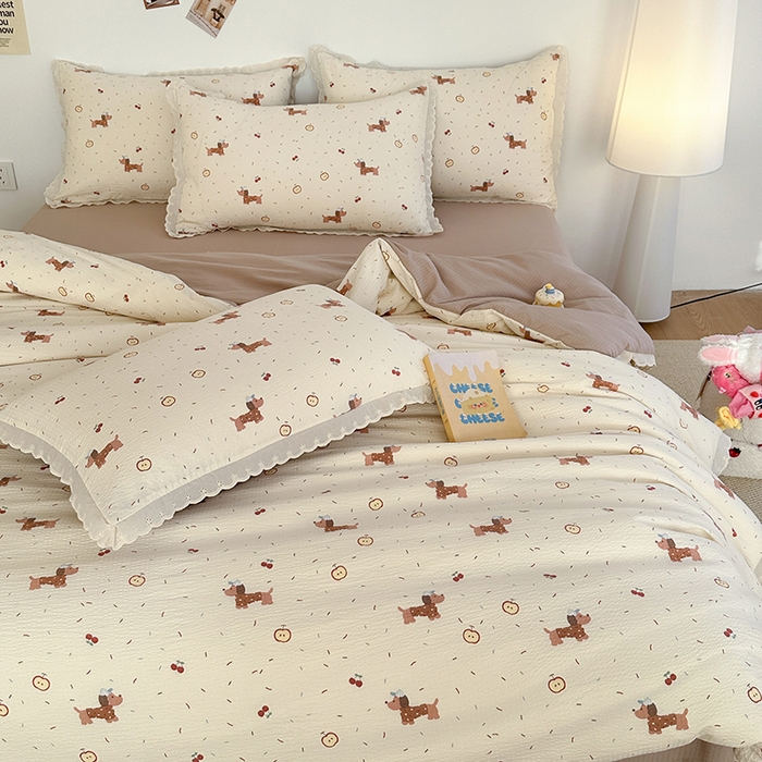 91家纺网 家纺一手货源 找家纺 斯卡诺家纺 2025新款纯棉花边双层纱夏被四件套水洗棉夏被四件套 腊肠狗