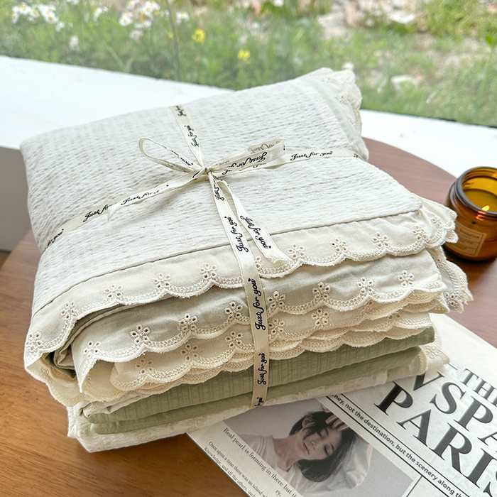 91家纺网 家纺一手货源 找家纺 斯卡诺家纺 2025新款纯棉花边双层纱夏被四件套水洗棉夏被四件套 逃之夭夭