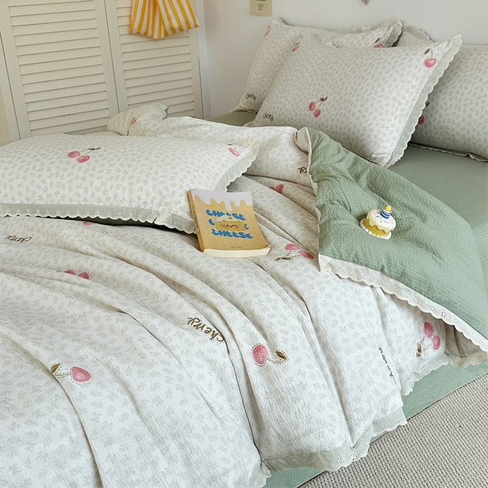 91家纺网 家纺一手货源 找家纺 斯卡诺家纺 2025新款纯棉花边双层纱夏被四件套水洗棉夏被四件套 逃之夭夭