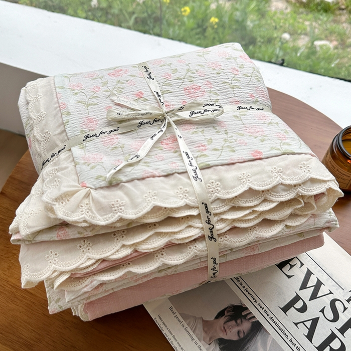 91家纺网 家纺一手货源 找家纺 斯卡诺家纺 2025新款纯棉花边双层纱夏被四件套水洗棉夏被四件套 幸福花开