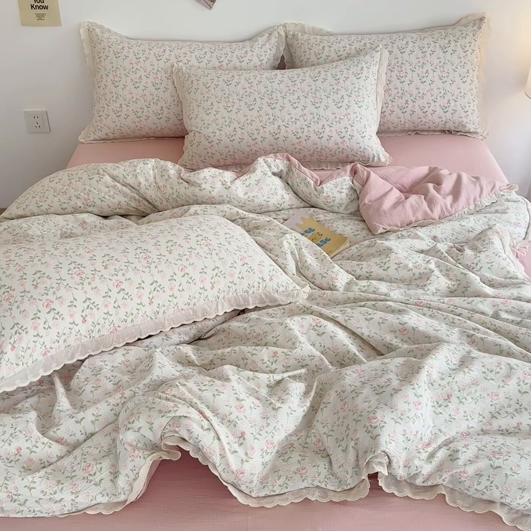 91家纺网 家纺一手货源 找家纺 斯卡诺家纺 2025新款纯棉花边双层纱夏被四件套水洗棉夏被四件套 幸福花开