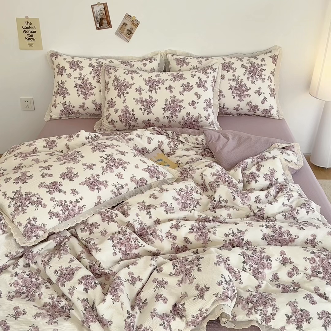 91家纺网 家纺一手货源 找家纺 斯卡诺家纺 2025新款纯棉花边双层纱夏被四件套水洗棉夏被四件套 紫风铃