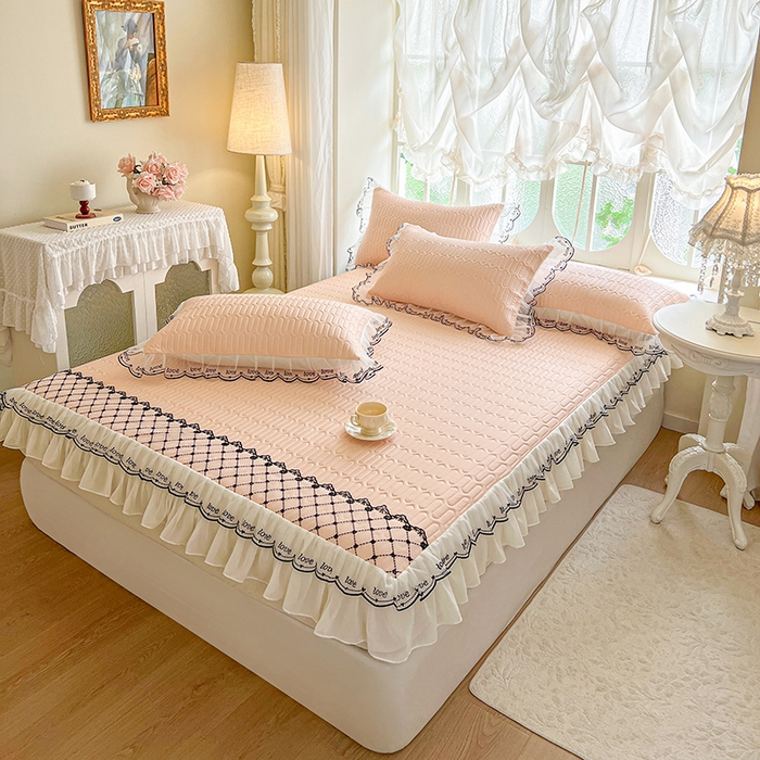 91家纺网 家纺一手货源 找家纺 麒豆豆  2025新款凉感丝乳胶花边床裙凉席夏被三件套--爱恋 玉