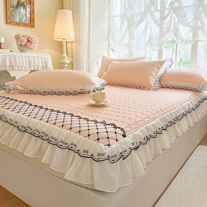 91家纺网 家纺一手货源 找家纺 麒豆豆  2025新款凉感丝乳胶花边床裙凉席夏被三件套--爱恋 玉