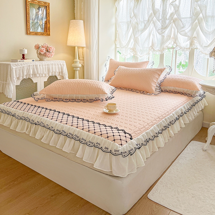 91家纺网 家纺一手货源 找家纺 麒豆豆  2025新款凉感丝乳胶花边床裙凉席夏被三件套--爱恋 玉