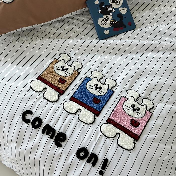 91家纺网 家纺一手货源 找家纺 怡家居 2025新款全棉印加绣夏被夏凉被空调被四件套 举手兔咖