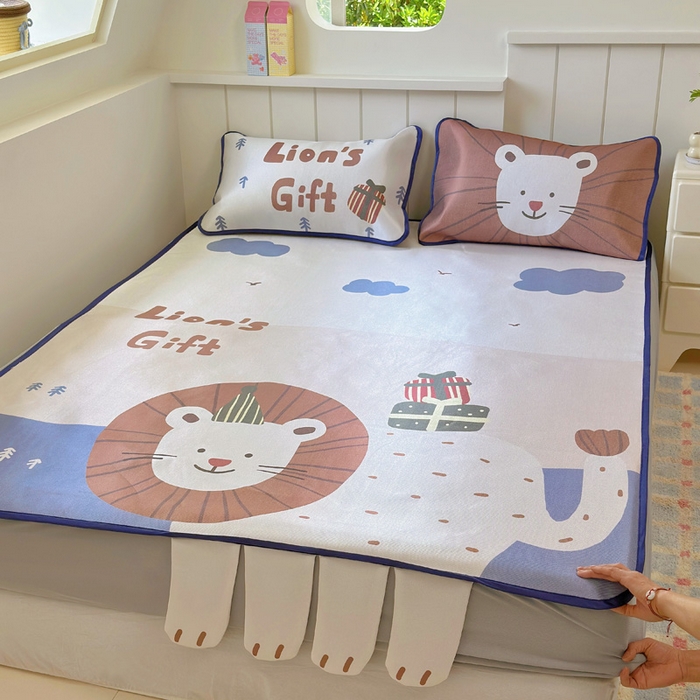 91家纺网 家纺一手货源 找家纺 澳萝拉 2025新款亲肤舒适异形冰藤席凉席席子-数码印花系列 狮狮如意(床笠款）