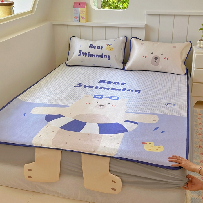 91家纺网 家纺一手货源 找家纺 澳萝拉 2025新款亲肤舒适异形冰藤席凉席席子-数码印花系列 熊熊乐园(床笠款）