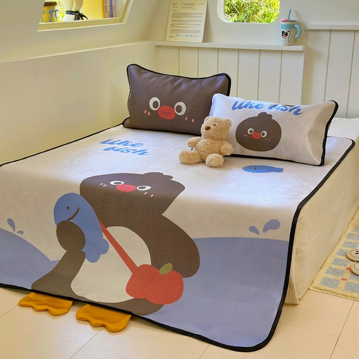 91家纺网 家纺一手货源 找家纺 澳萝拉 2025新款亲肤舒适异形冰藤席凉席席子-数码印花系列 企鹅波波(床席款）