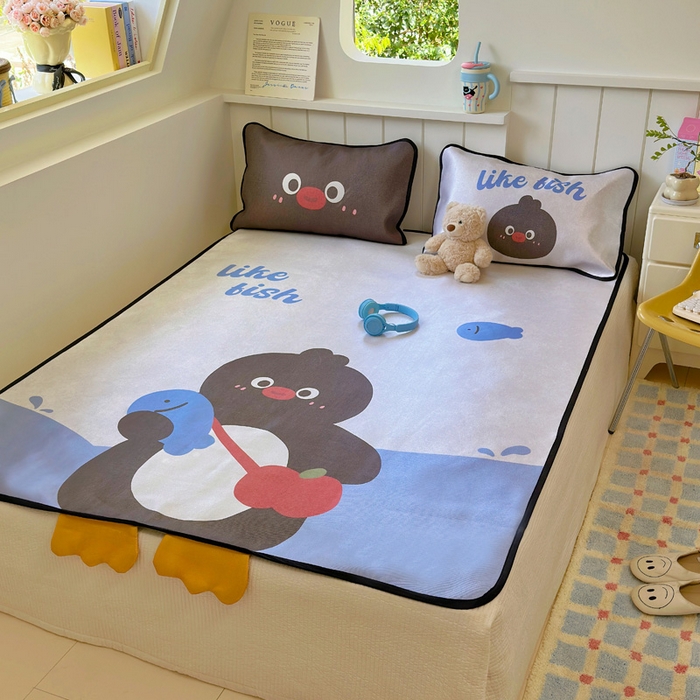 91家纺网 家纺一手货源 找家纺 澳萝拉 2025新款亲肤舒适异形冰藤席凉席席子-数码印花系列 企鹅波波(床席款）