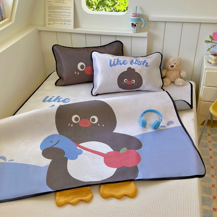 91家纺网 家纺一手货源 找家纺 澳萝拉 2025新款亲肤舒适异形冰藤席凉席席子-数码印花系列 企鹅波波(床席款）