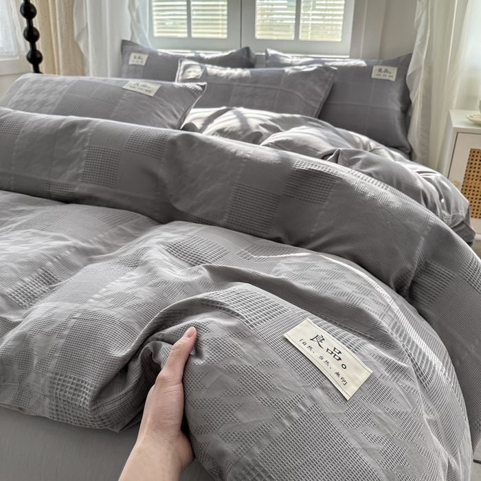 91家纺网 家纺一手货源 找家纺 眠博士 2025新款60支高密全棉提花华夫格麦穗款四件套 华夫格-方格灰