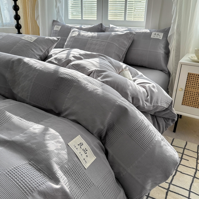 91家纺网 家纺一手货源 找家纺 眠博士 2025新款60支高密全棉提花华夫格麦穗款四件套 华夫格-方格灰