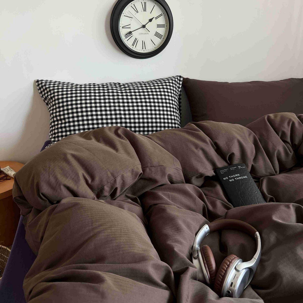 91家纺网 家纺一手货源 找家纺 蜜宿 2025新款全棉人字纹四件套-椰椰紫萝 椰椰紫萝（黑小格混搭深棕）