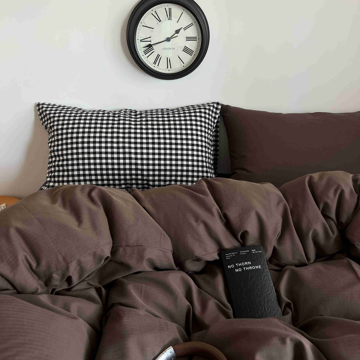 91家纺网 家纺一手货源 找家纺 蜜宿 2025新款全棉人字纹四件套-椰椰紫萝 椰椰紫萝（黑小格混搭深棕）