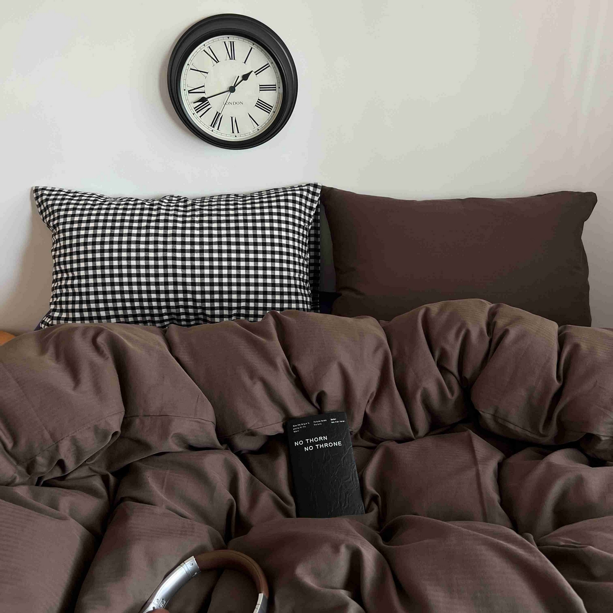 91家纺网 家纺一手货源 找家纺 蜜宿 2025新款全棉人字纹四件套-椰椰紫萝 椰椰紫萝（黑小格混搭深棕）