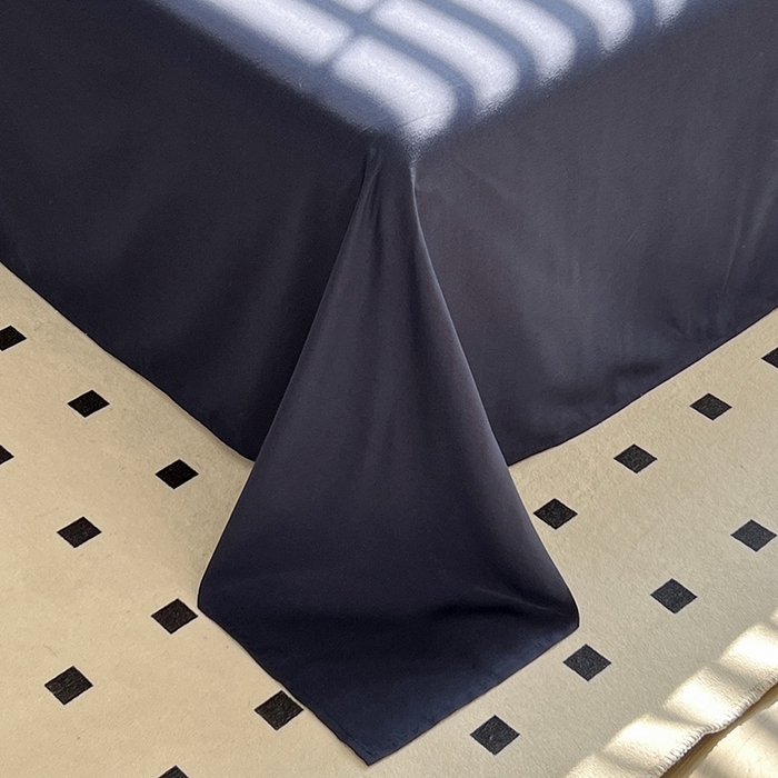 91家纺网 家纺一手货源 找家纺 啊雅家居 2025新款学生宿舍双拼磨毛被套床单床笠单品三件套四件套 白加藏青