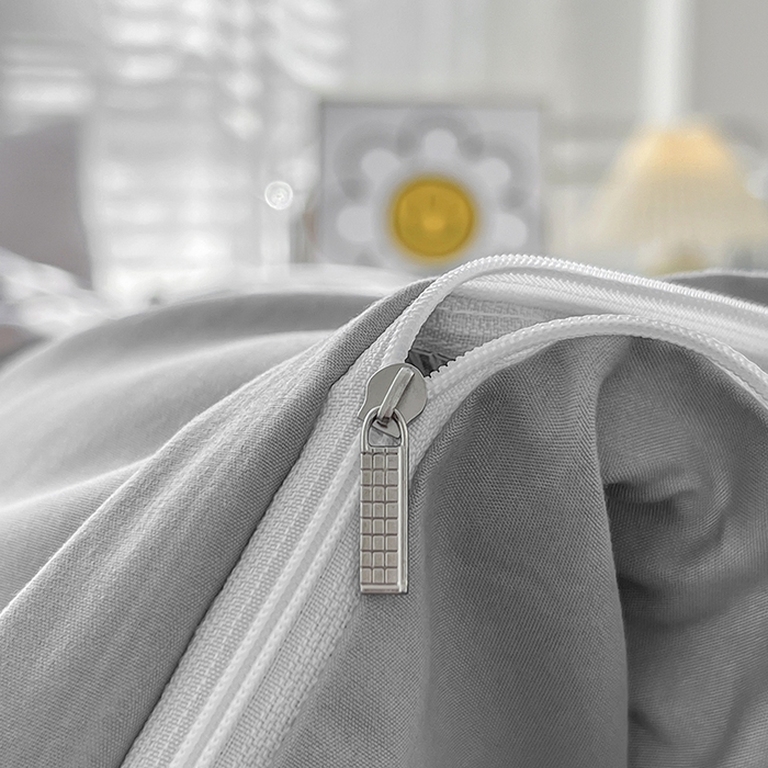 91家纺网 家纺一手货源 找家纺 啊雅家居 2025新款学生宿舍双拼磨毛被套床单床笠单品三件套四件套 浅灰