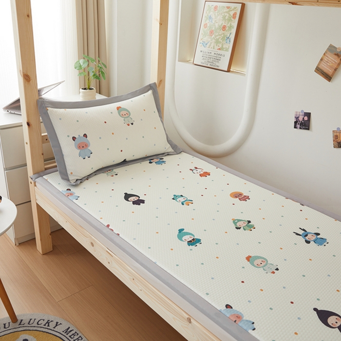 91家纺网 家纺一手货源 找家纺 宅部落 2025春夏新款数码印花PE凉感豆豆凉席学生宿舍凉席 晚安宝贝