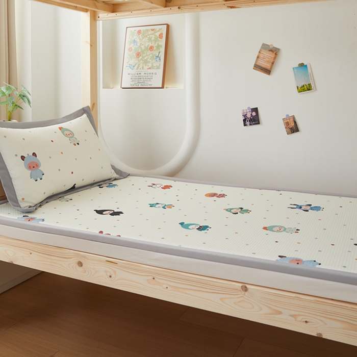 91家纺网 家纺一手货源 找家纺 宅部落 2025春夏新款数码印花PE凉感豆豆凉席学生宿舍凉席 晚安宝贝