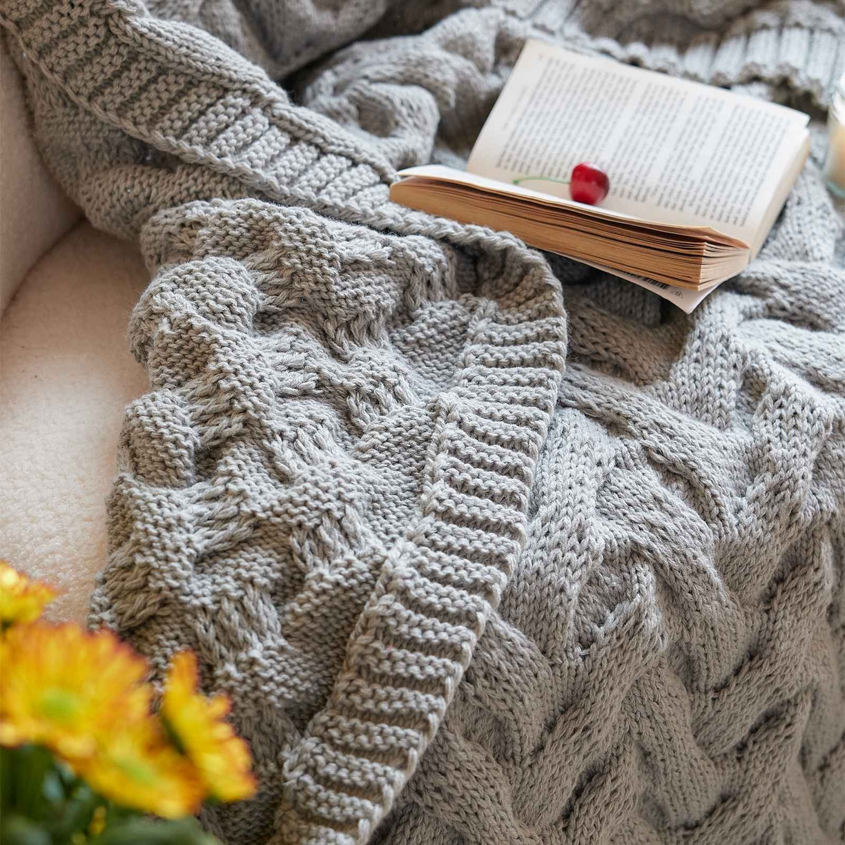 91家纺网 家纺一手货源 找家纺 暖绵绵家纺 2025新款腈纶枕头枕芯-佩诗亚【最低零售价：168元】 佩诗亚-浅灰