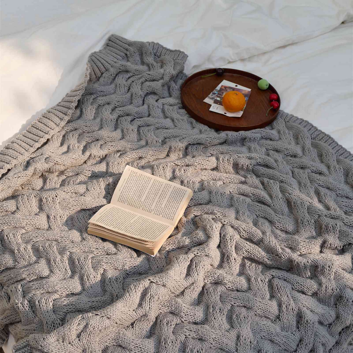 91家纺网 家纺一手货源 找家纺 暖绵绵家纺 2025新款腈纶枕头枕芯-佩诗亚【最低零售价：168元】 佩诗亚-浅灰