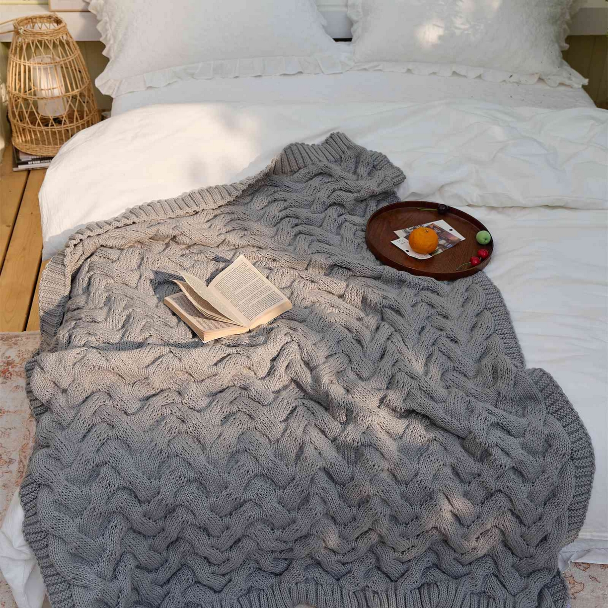 91家纺网 家纺一手货源 找家纺 暖绵绵家纺 2025新款腈纶枕头枕芯-佩诗亚【最低零售价：168元】 佩诗亚-浅灰