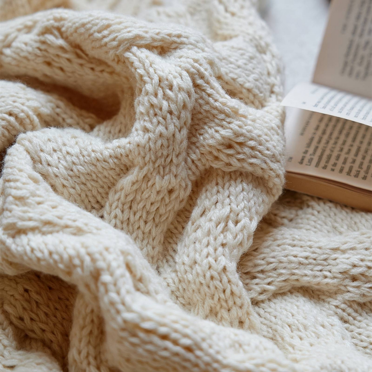 91家纺网 家纺一手货源 找家纺 暖绵绵家纺 2025新款腈纶枕头枕芯-佩诗亚【最低零售价：168元】 佩诗亚-杏色