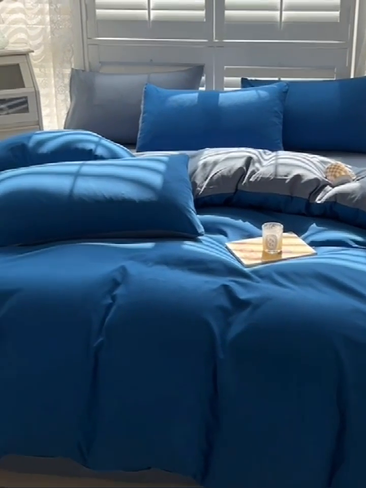 91家纺网 家纺一手货源 找家纺 啊雅家居 2025新款学生宿舍双拼磨毛被套床单床笠单品三件套四件套 克莱因蓝加浅蓝灰