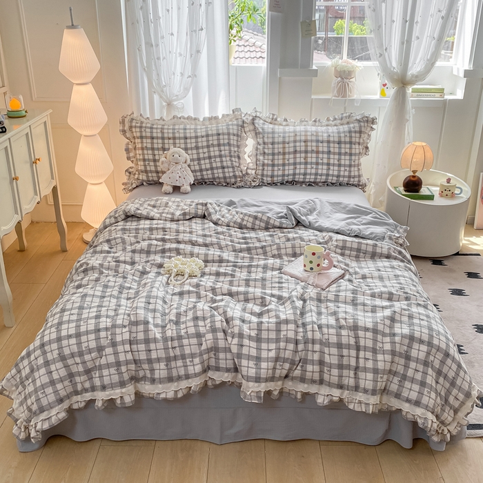 91家纺网 家纺一手货源 找家纺 大麦家纺 2025新款云感双层纱花边夏被四件套 英伦时刻