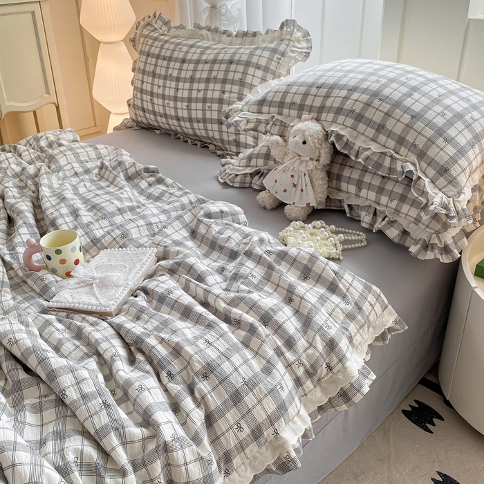 91家纺网 家纺一手货源 找家纺 大麦家纺 2025新款云感双层纱花边夏被四件套 英伦时刻