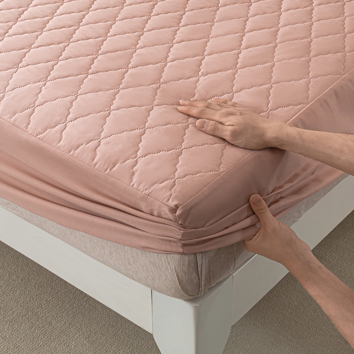 91家纺网 家纺一手货源 找家纺 漫仙阁家纺 2025新款防水夹棉床笠 豆沙粉