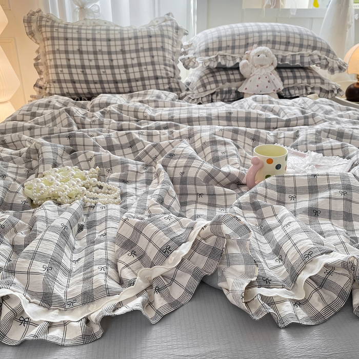 91家纺网 家纺一手货源 找家纺 大麦家纺 2025新款云感双层纱花边夏被四件套 英伦时刻