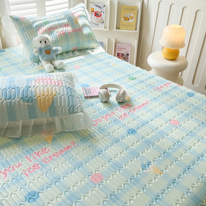 91家纺网 家纺一手货源 找家纺 沐慕 2025新款床裙款凉感丝凉席三件套 床裙-多巴胺