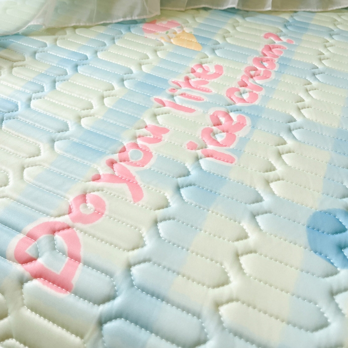 91家纺网 家纺一手货源 找家纺 沐慕 2025新款床裙款凉感丝凉席三件套 床裙-多巴胺