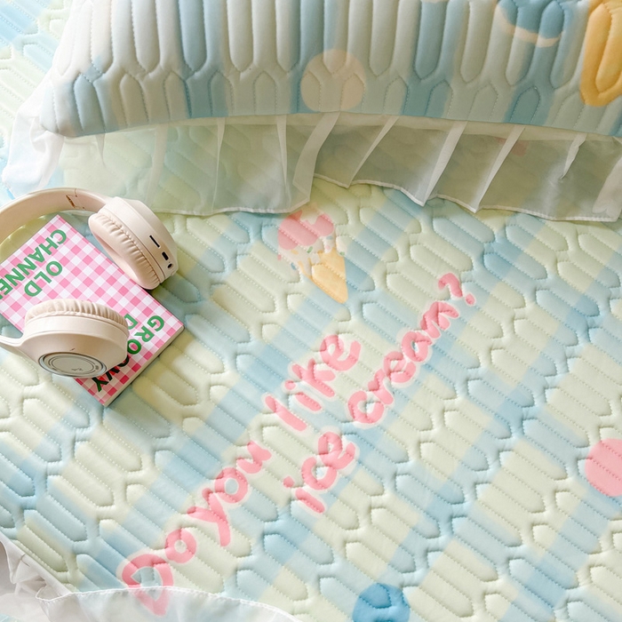 91家纺网 家纺一手货源 找家纺 沐慕 2025新款床裙款凉感丝凉席三件套 床裙-多巴胺