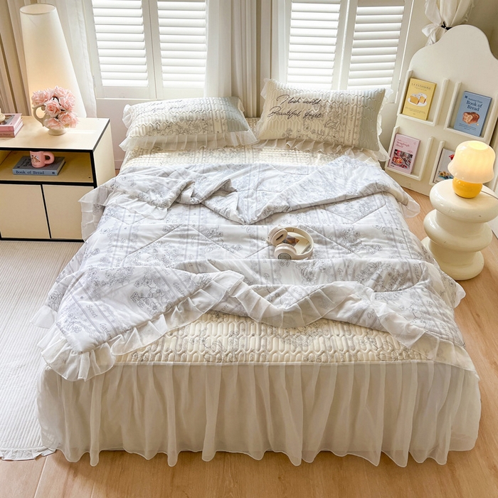 91家纺网 家纺一手货源 找家纺 沐慕 2025新款床裙款凉感丝凉席三件套 床裙-爱丽丝白