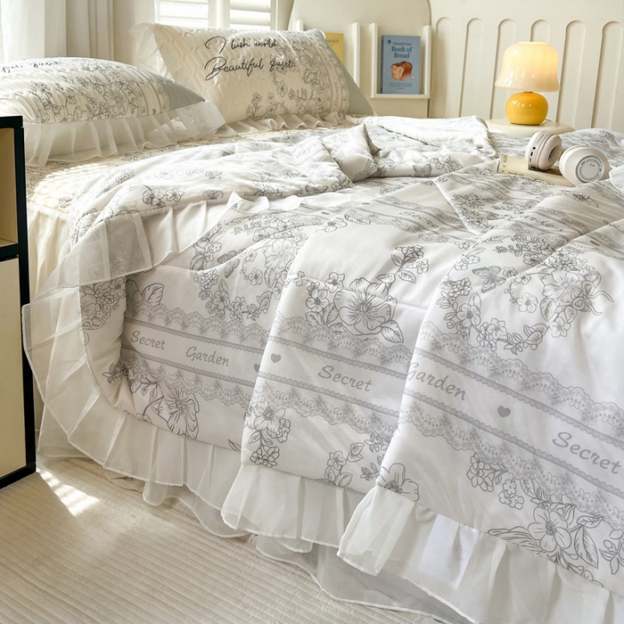 91家纺网 家纺一手货源 找家纺 沐慕 2025新款床裙款凉感丝凉席三件套 床裙-爱丽丝白