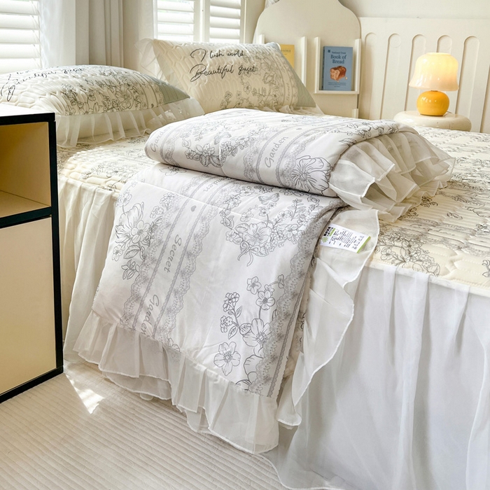 91家纺网 家纺一手货源 找家纺 沐慕 2025新款床裙款凉感丝凉席三件套 床裙-爱丽丝白